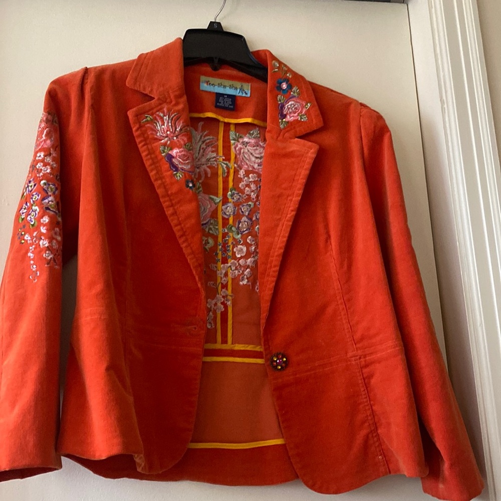 Great jacket have fun embroidery velvet